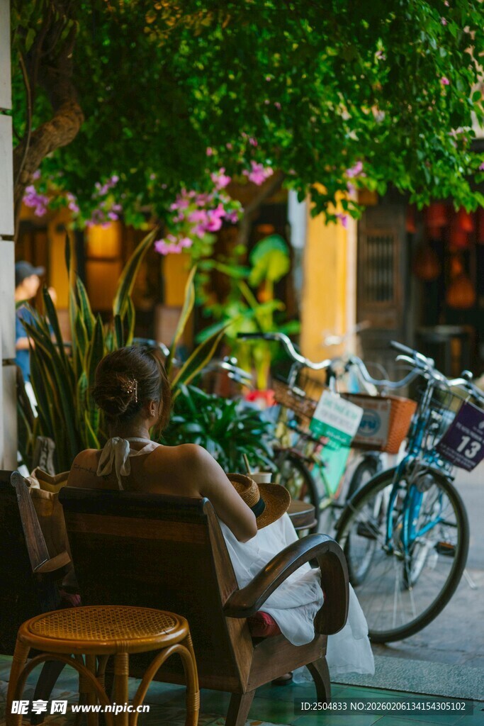 悠闲户外休憩场景