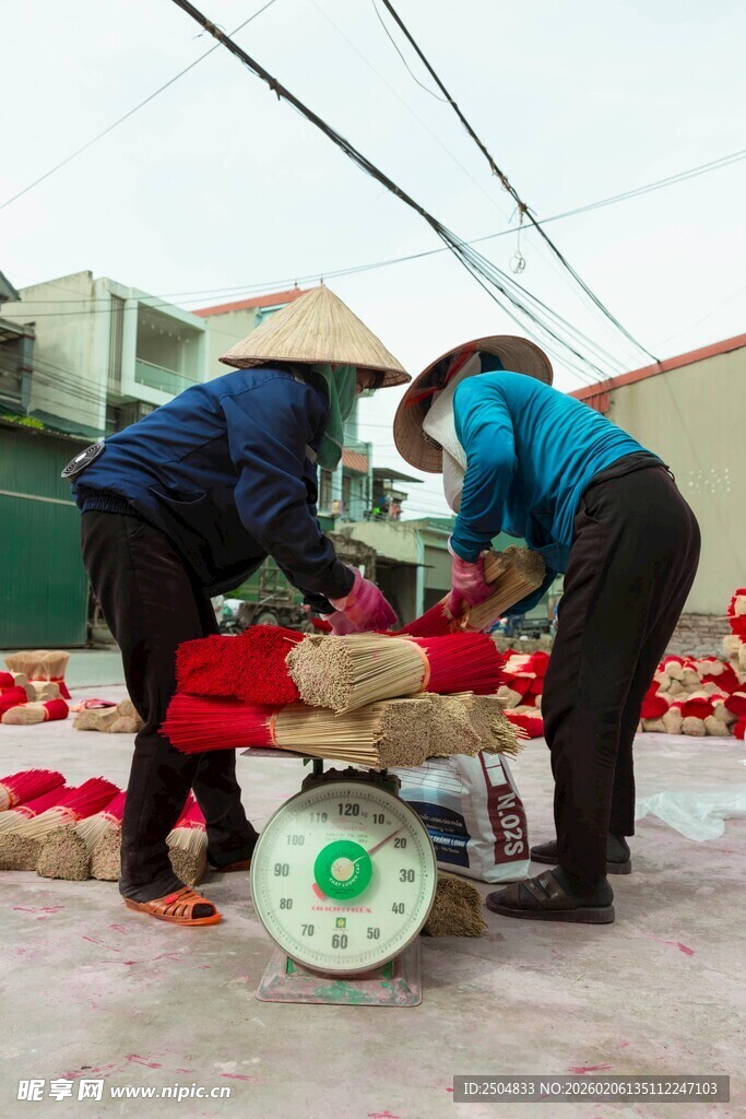 渔民码头分拣海鲜场景