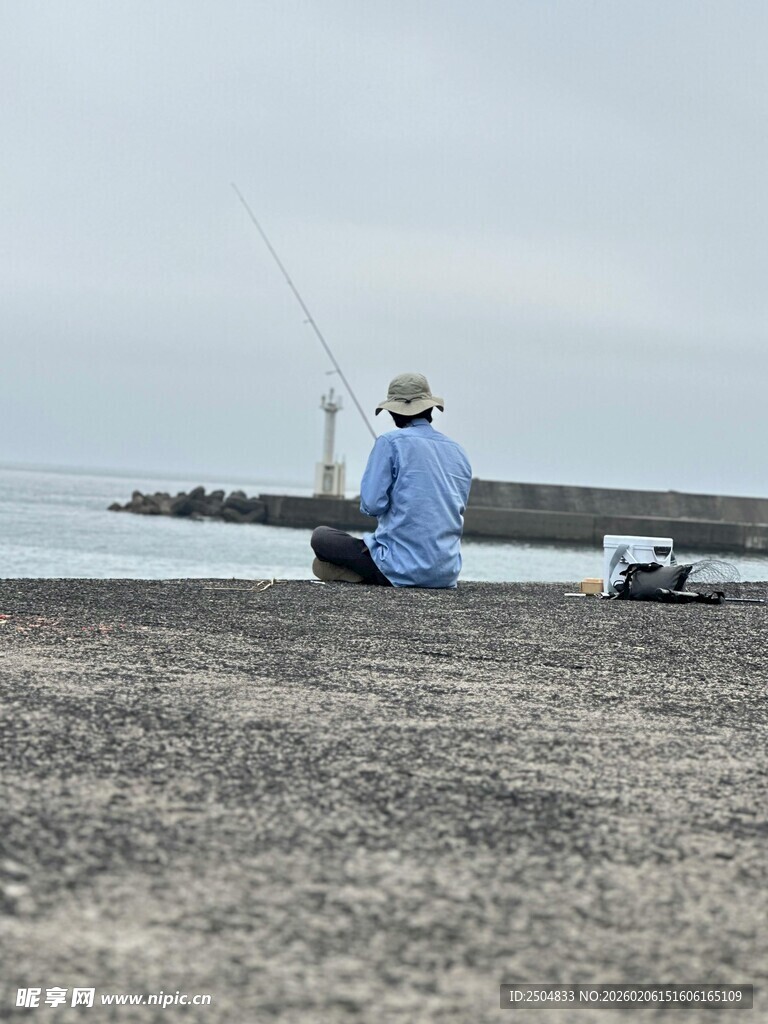 海边独钓者
