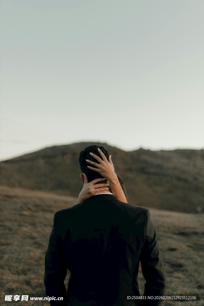 孤独背影 抬手于旷野
