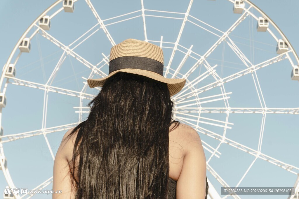 女孩背影与浪漫摩天轮