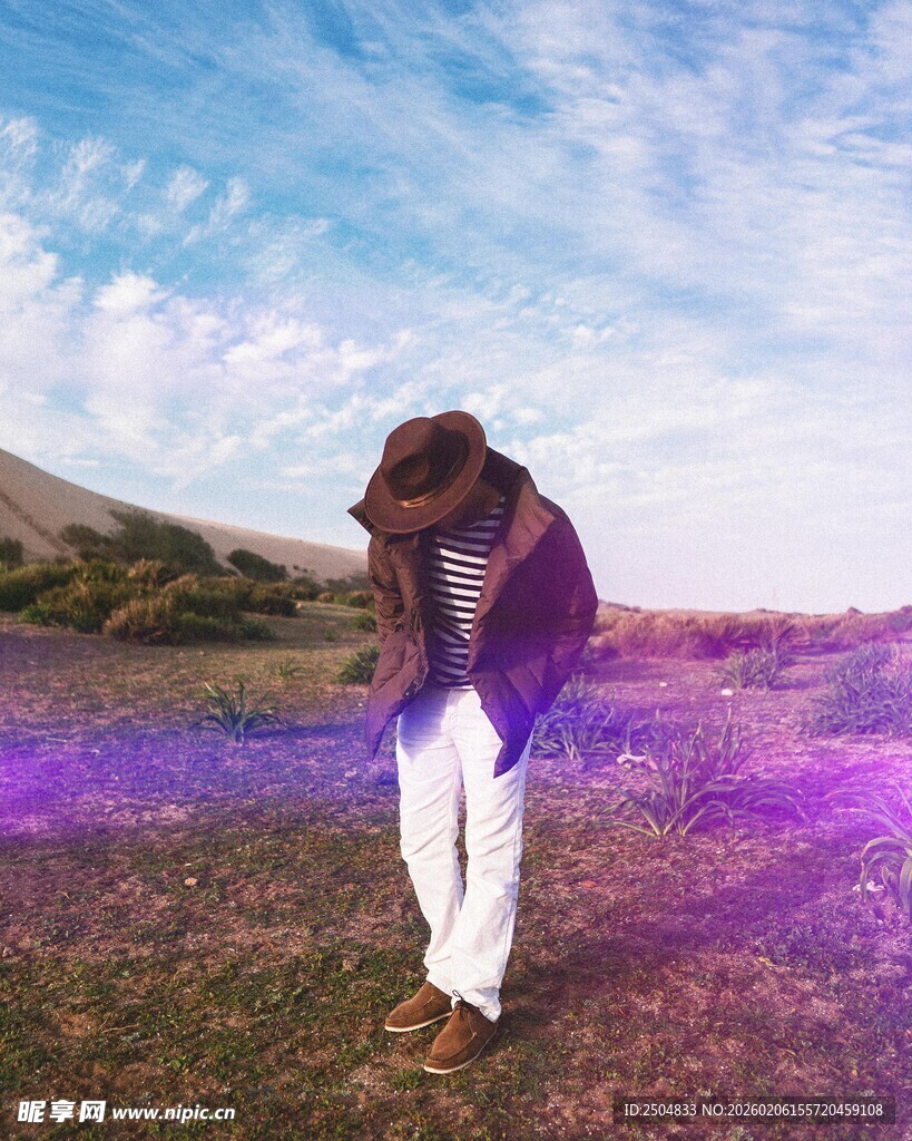 田野 沉思的孤独身影