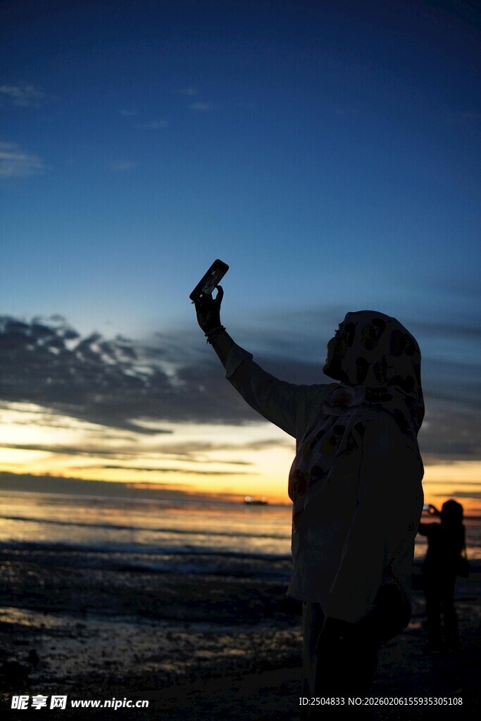 夕阳下的自拍身影