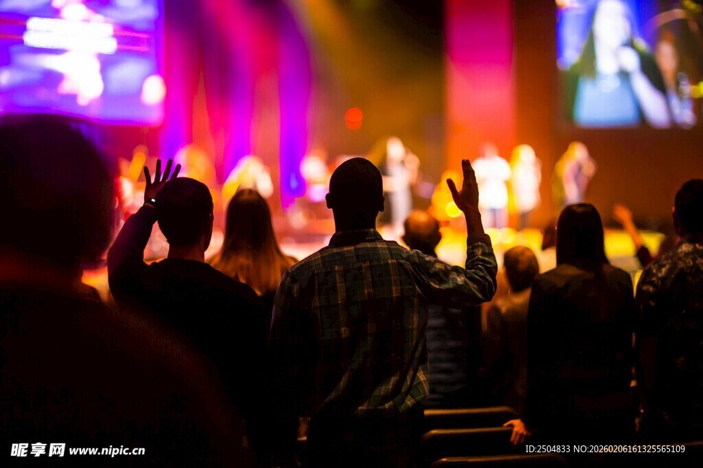 舞台前热情观众的身影