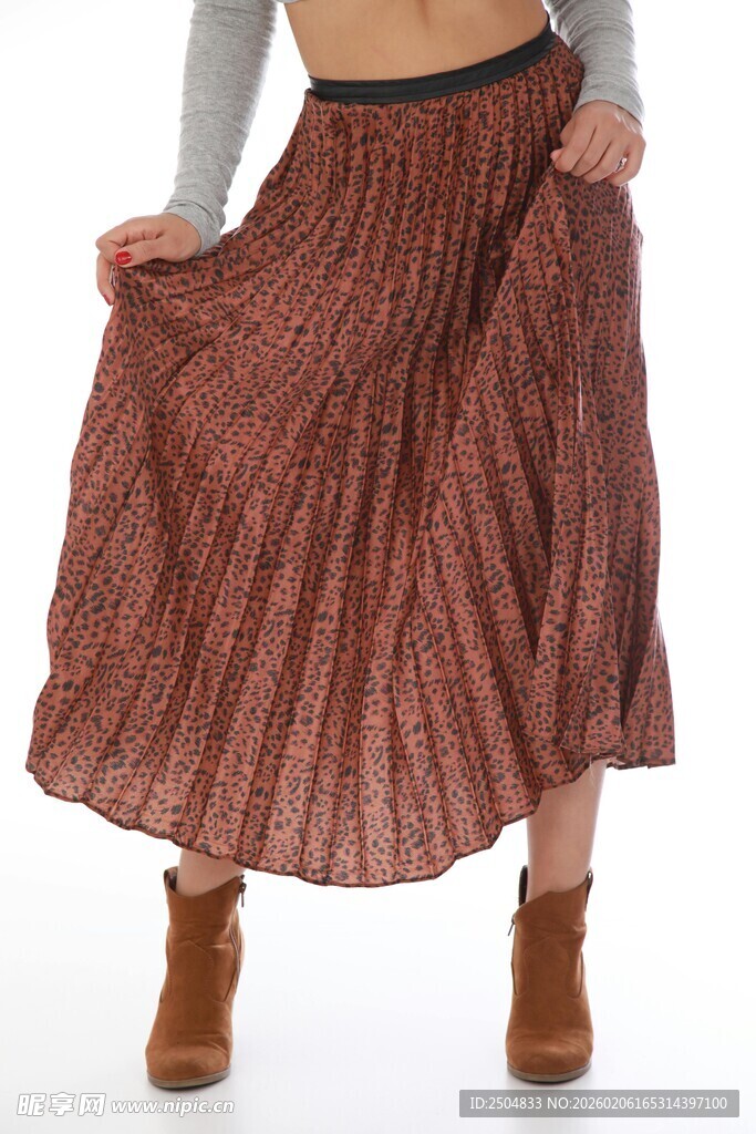 棕色褶皱长裙时尚穿搭