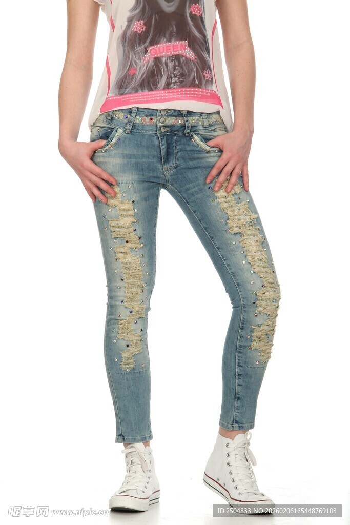 个性破洞牛仔裤穿搭展示