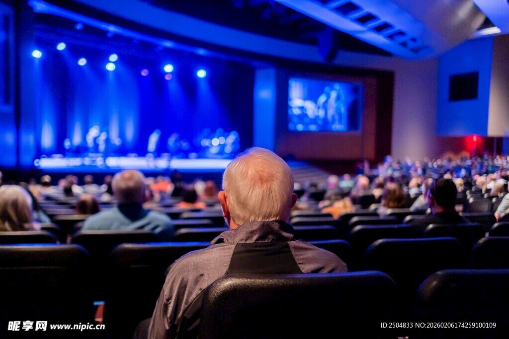 大型会议现场的参会观众