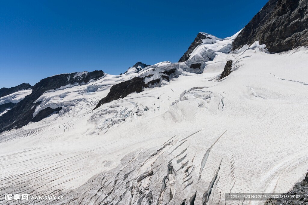 壮丽雪山景观