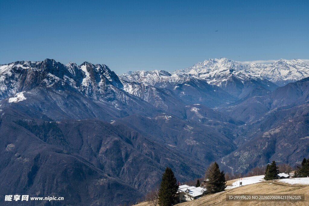 壮丽雪山景观