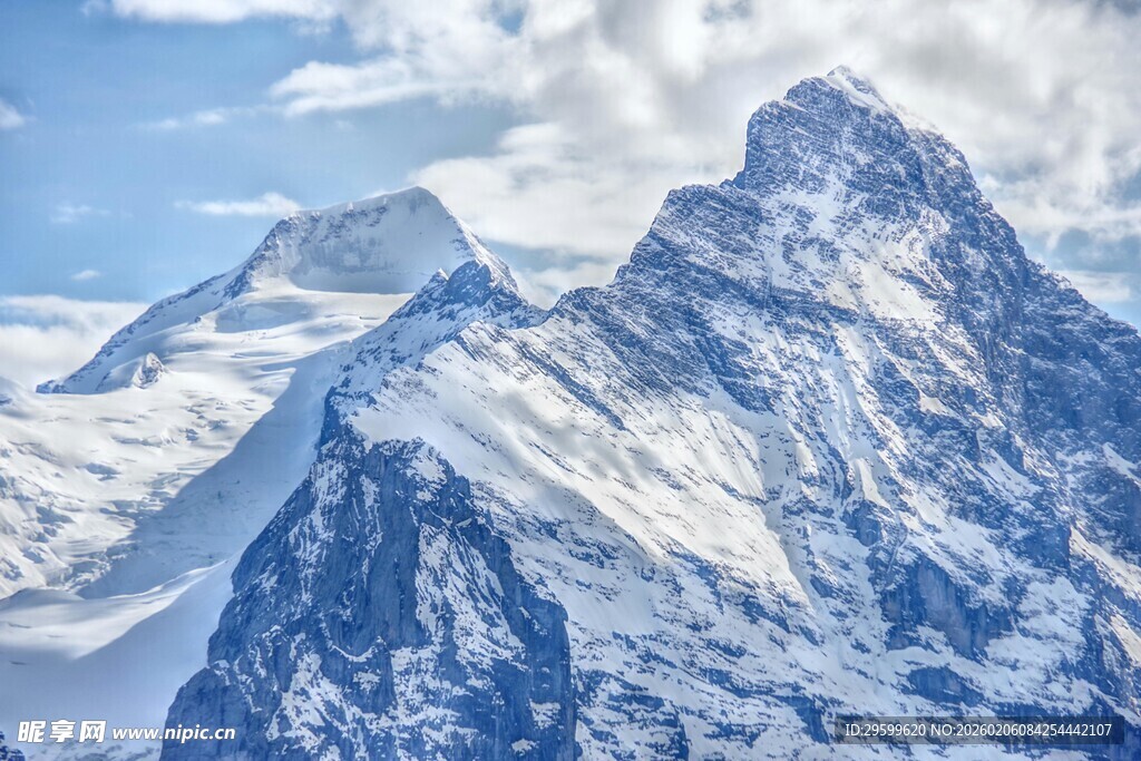 巍峨雪山壮丽景致