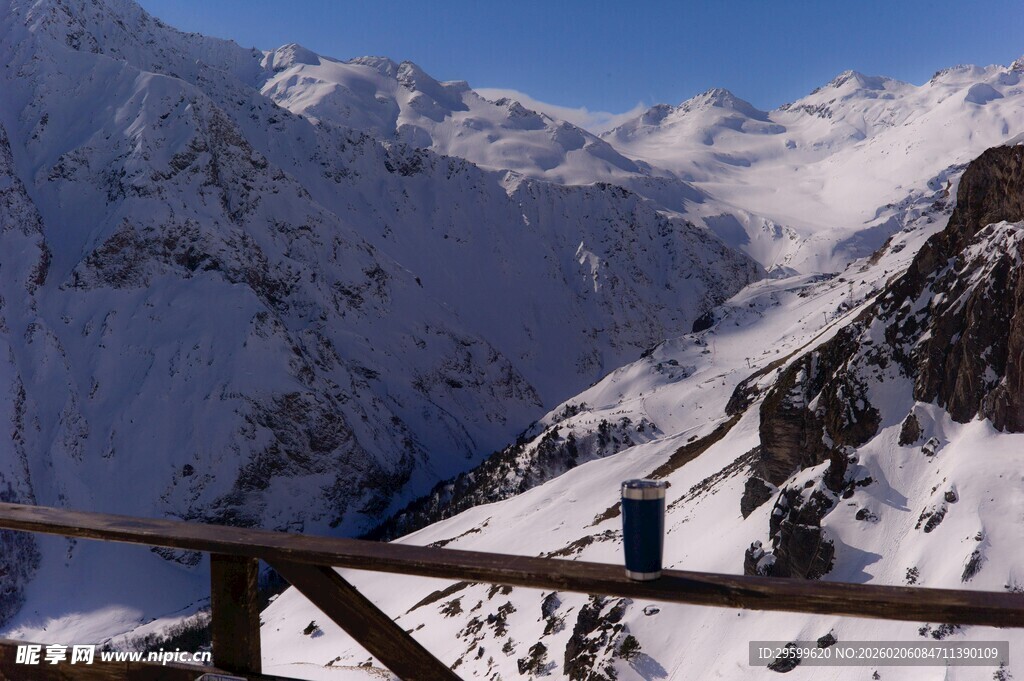 雪山壮丽景观