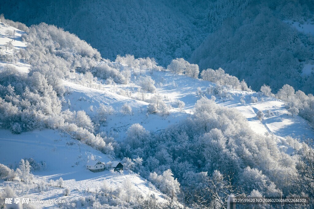 冬日雪山雪景迷人风光