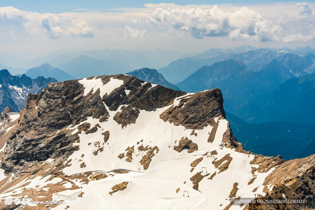 雪山之巅壮丽风光