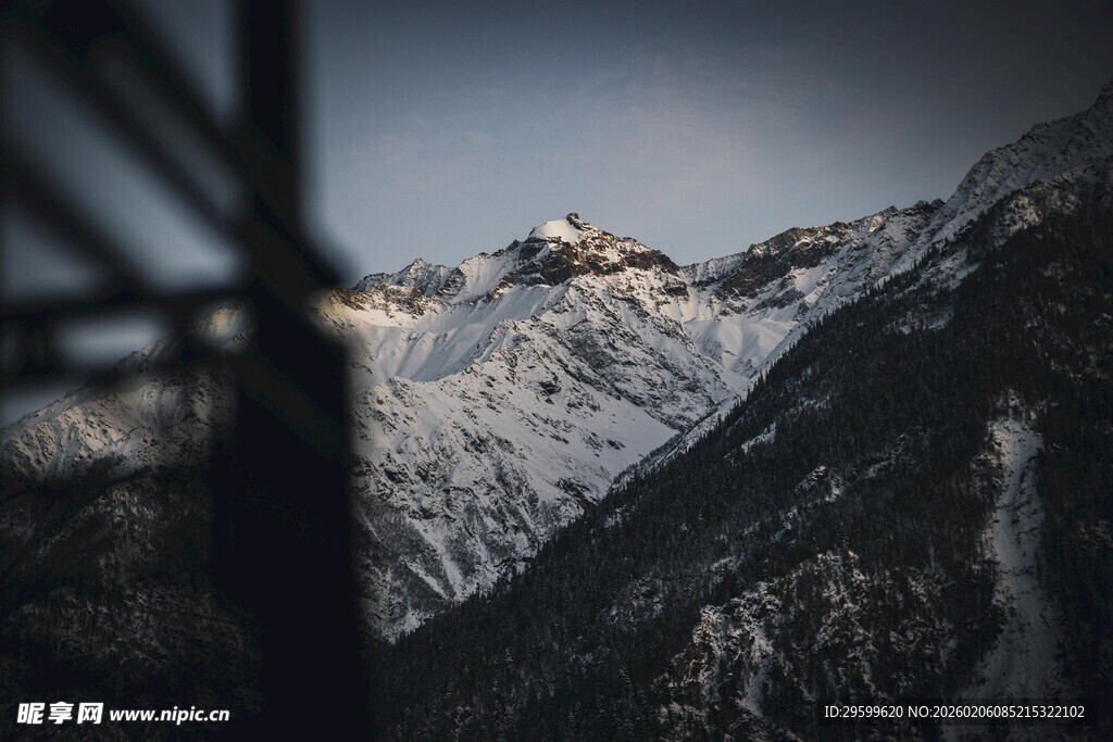 雪山远景