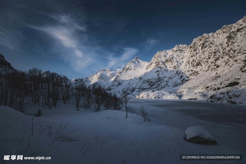 雪山冬日壮丽雪景