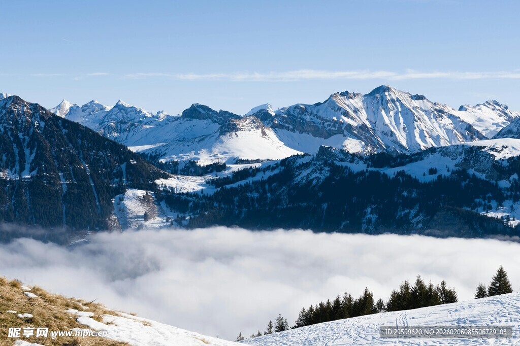 雪山云海壮丽美景