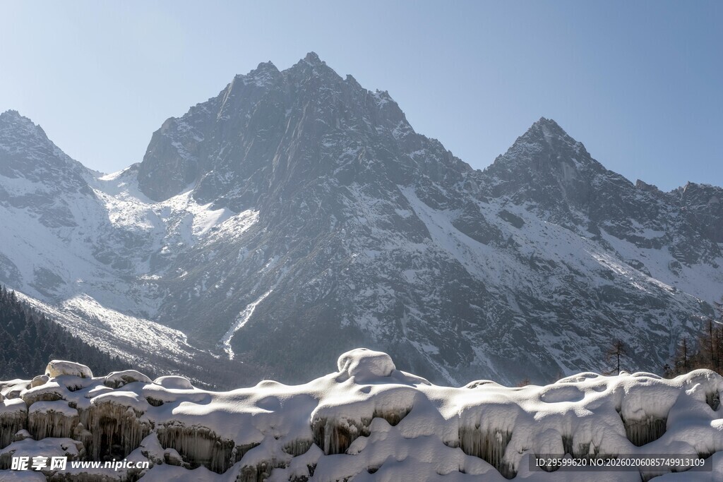 雪山壮丽景致