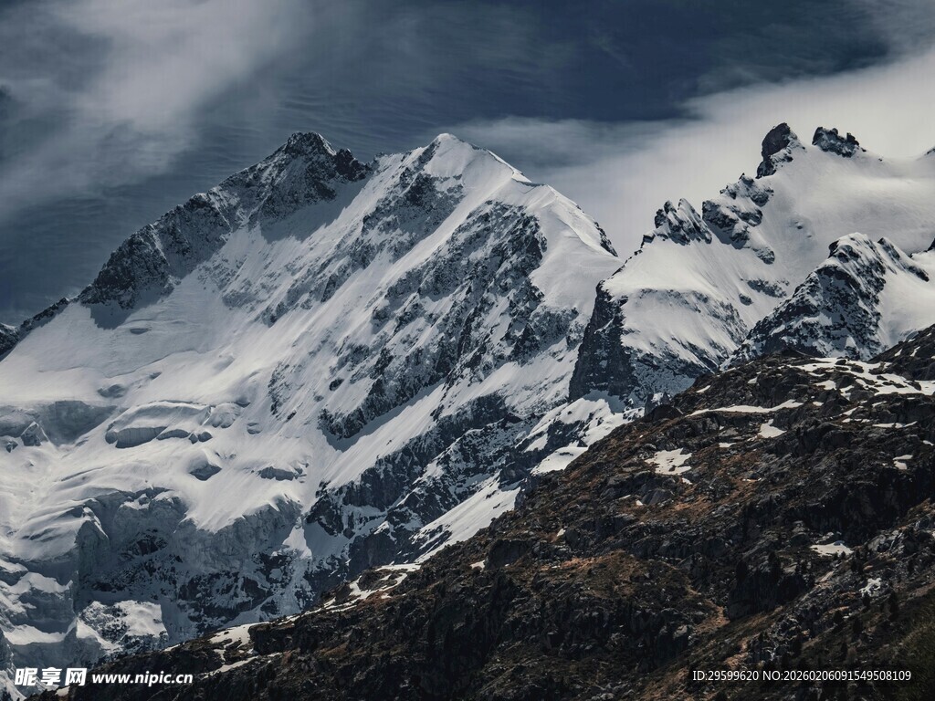 壮丽雪山景观