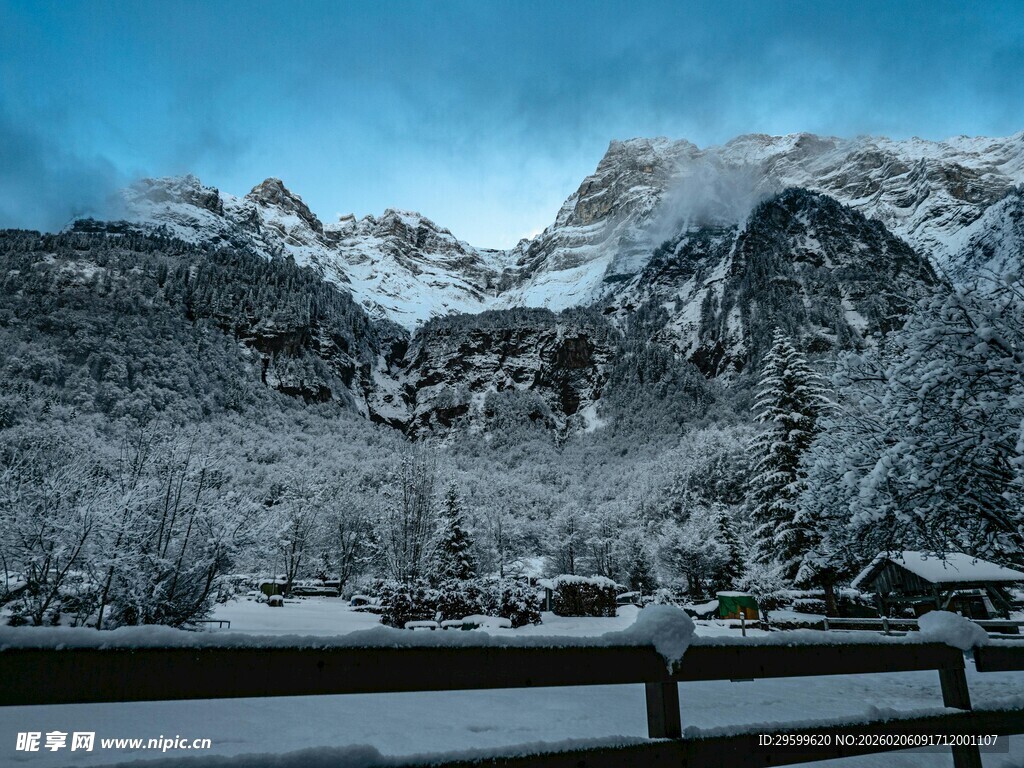 冬日雪山美景