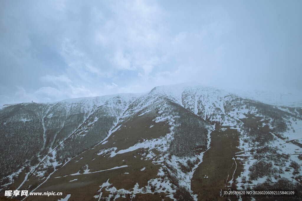 雪山壮丽风光