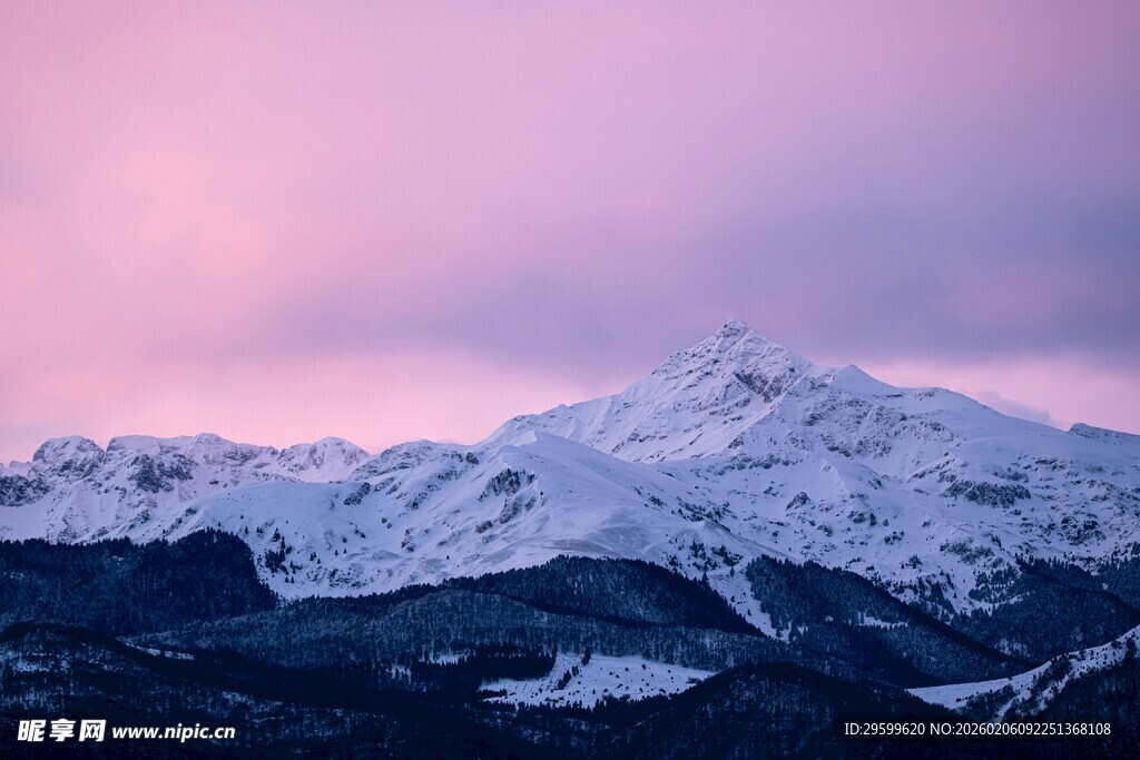 雪山暮色美景