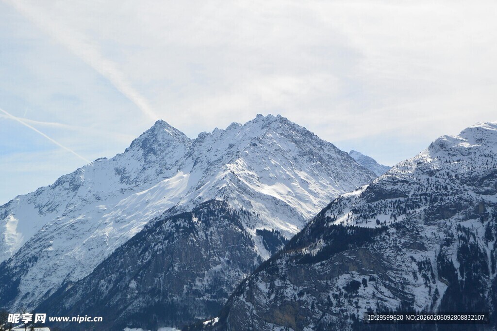 巍峨雪山壮丽景致