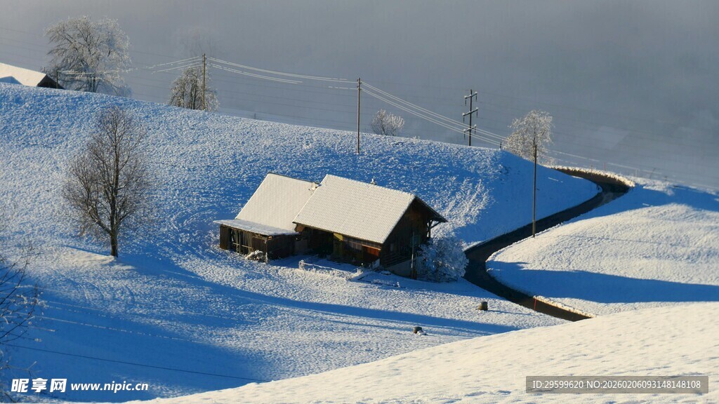 雪覆山村美景