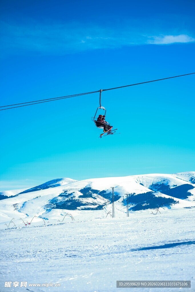 雪山缆车美景