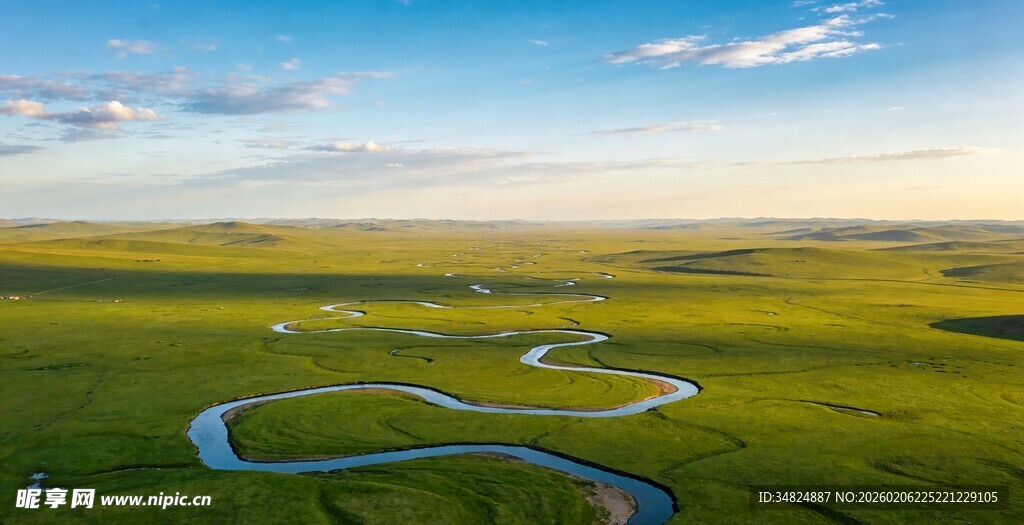 草原蜿蜒河流壮美风光