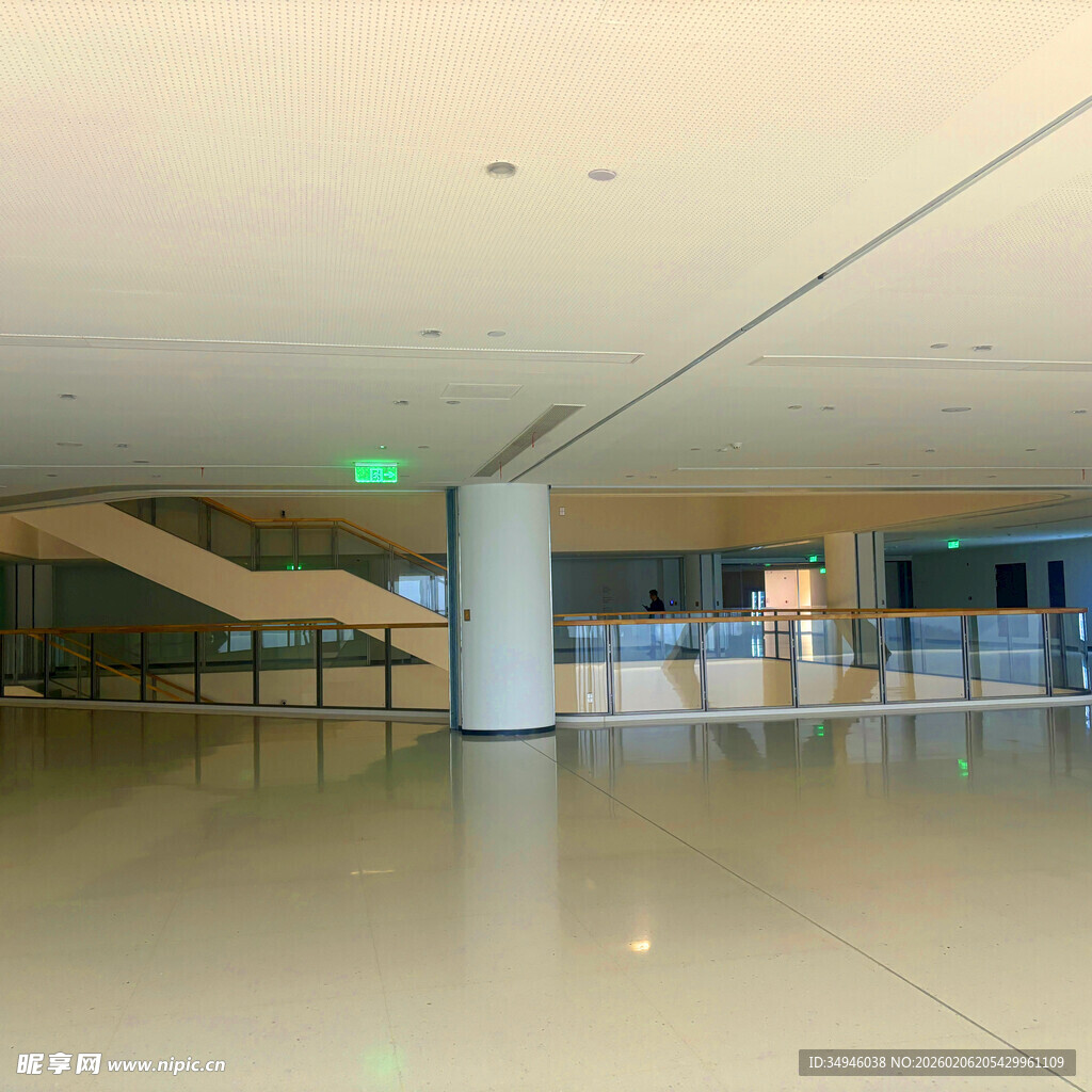 宽敞明亮的现代化大厅
