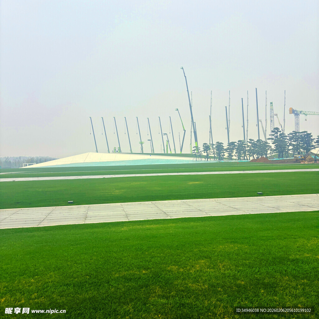 草原上的风力发电机组