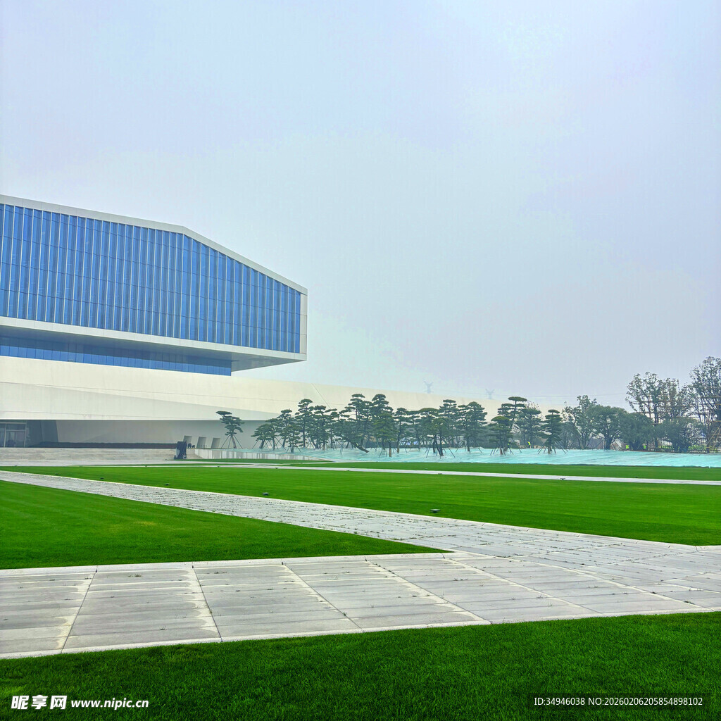 现代风格的大型建筑景观