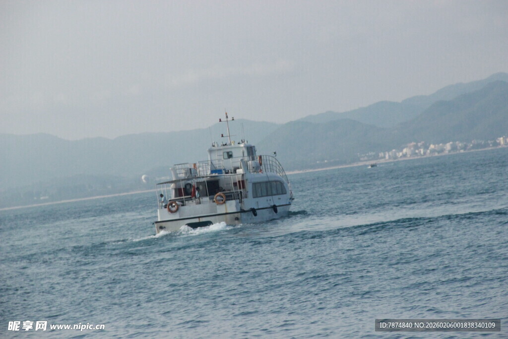 海上航行的船只