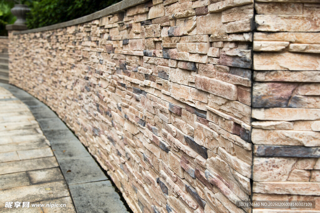 石砌弧形景观墙