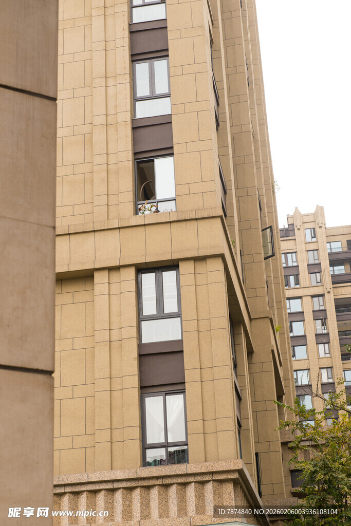 现代高层住宅楼外观