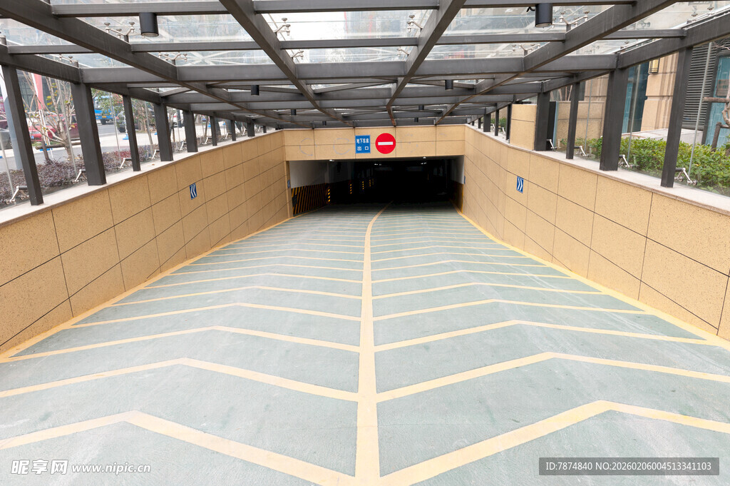 地下停车场入口通道