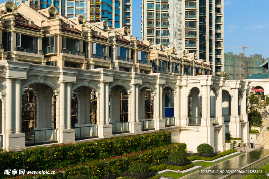 澳门古典建筑与现代高楼