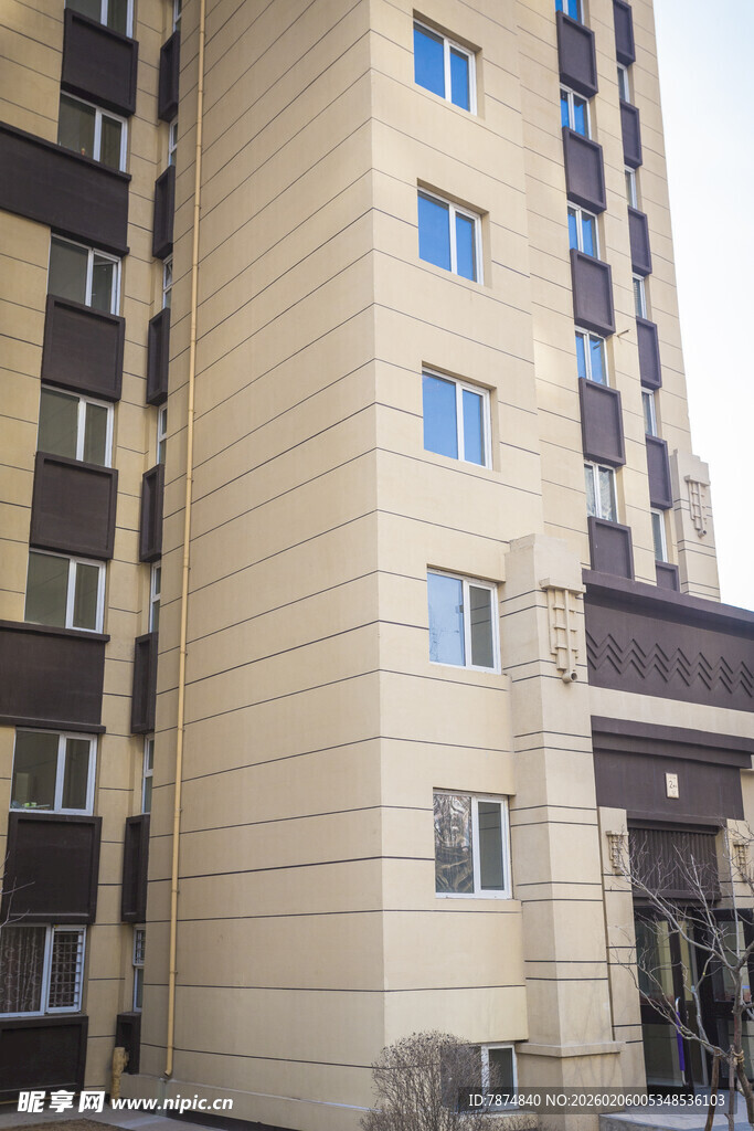 多层黄色外观居民楼