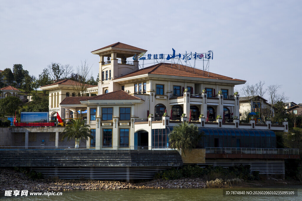 河畔欧式风情度假酒店