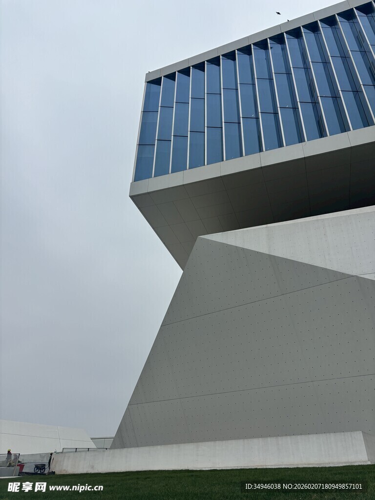 现代风格独特几何形建筑