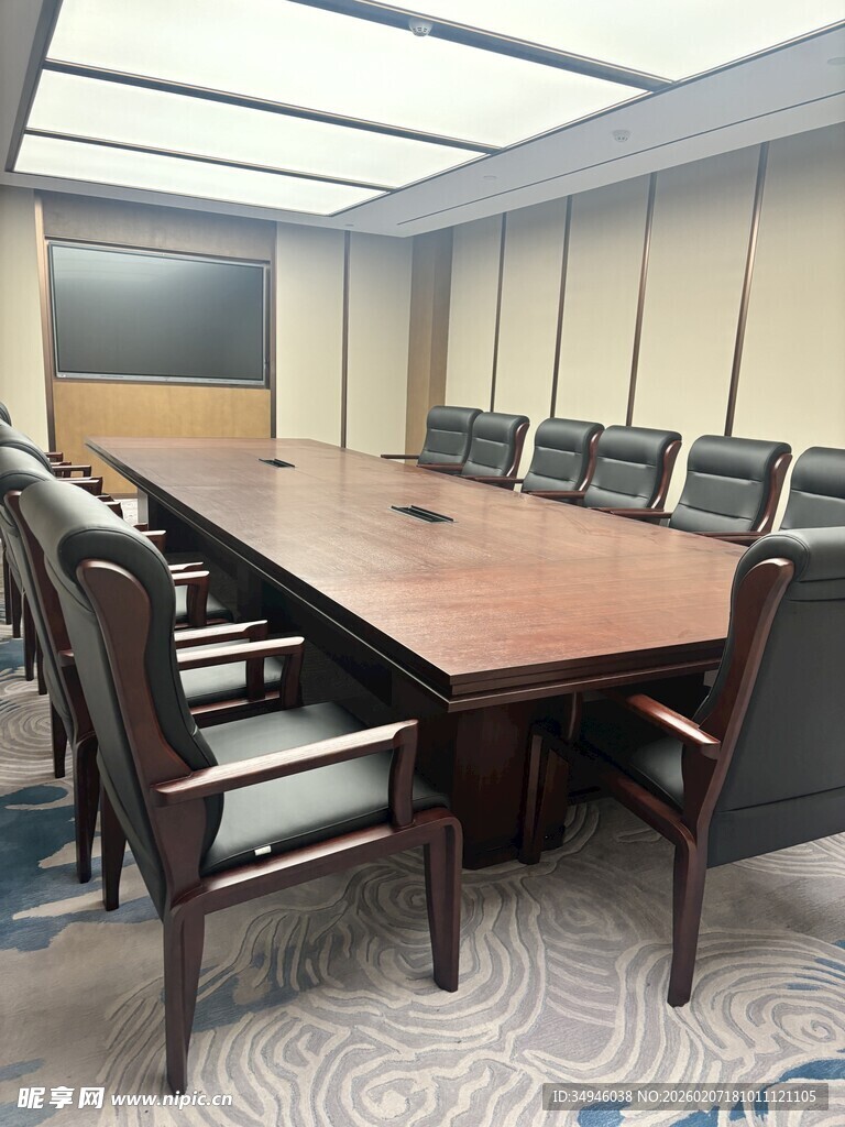 现代风格会议室长桌场景