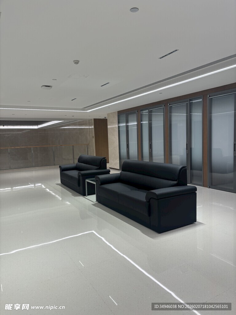 现代简约风格空旷办公空间