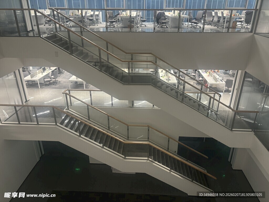 现代风格多层室内空间