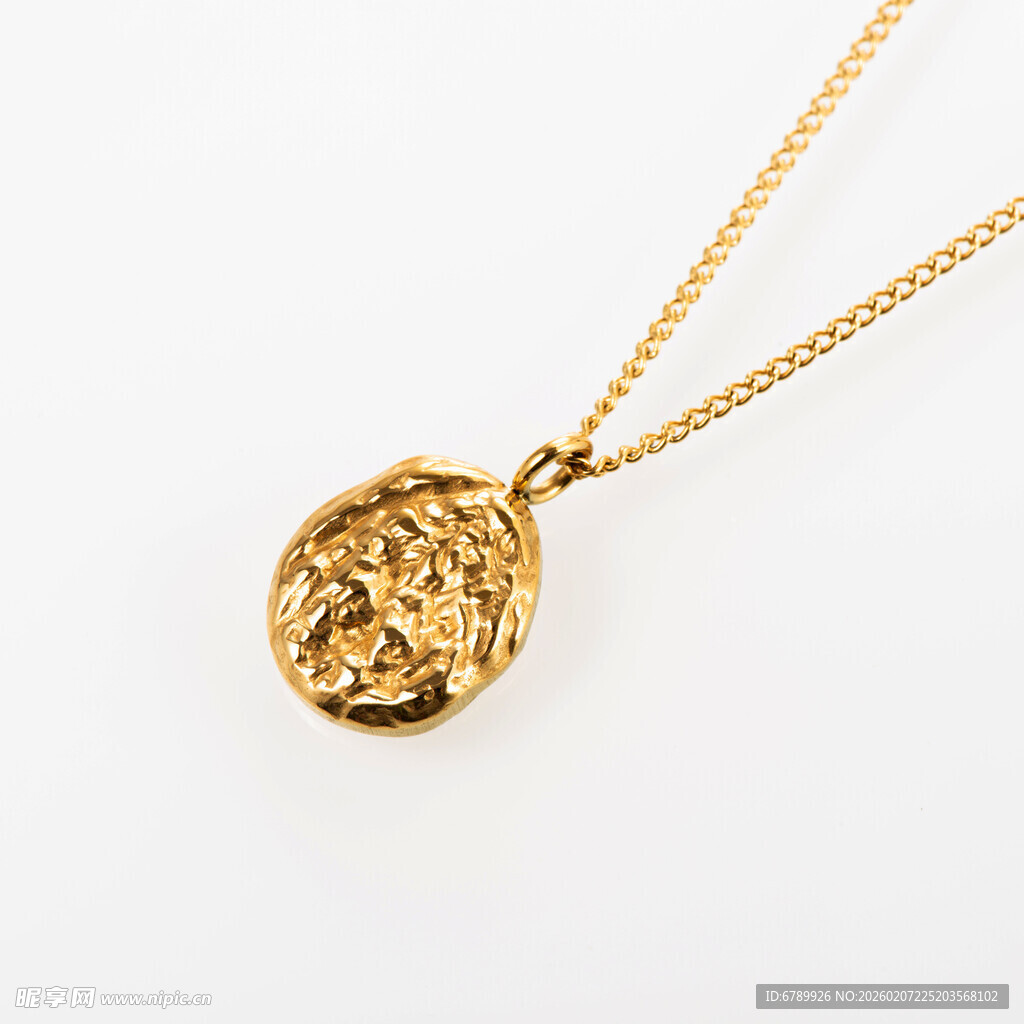 精致金色雕花吊坠项链
