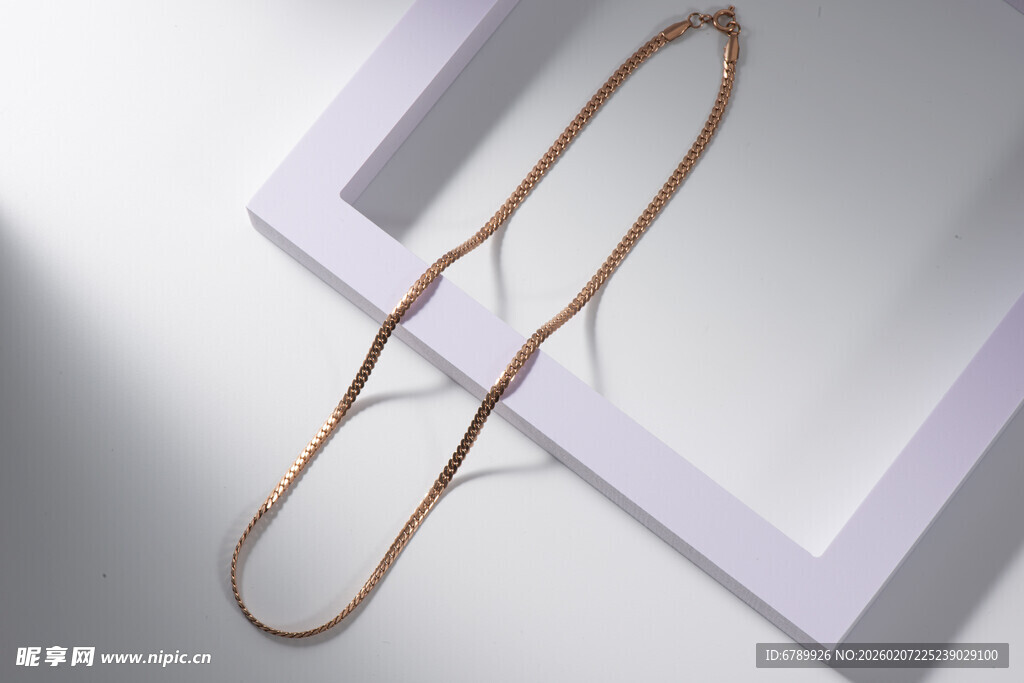 简约金属项链展示