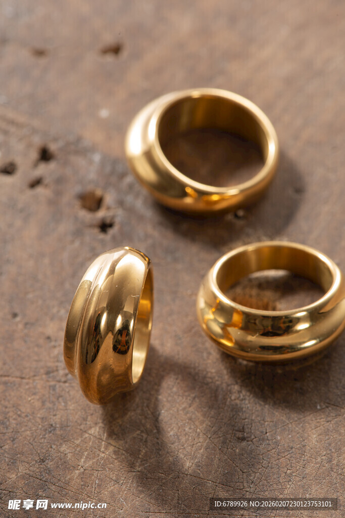 金色精美戒指特写