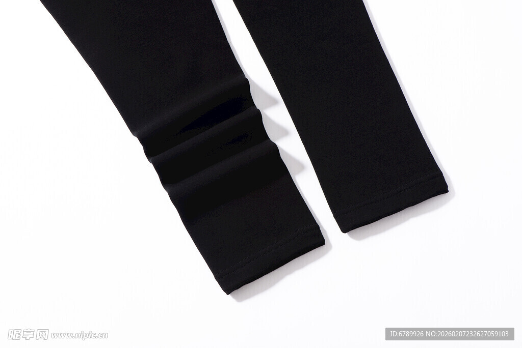 黑色紧身裤裤脚细节展示