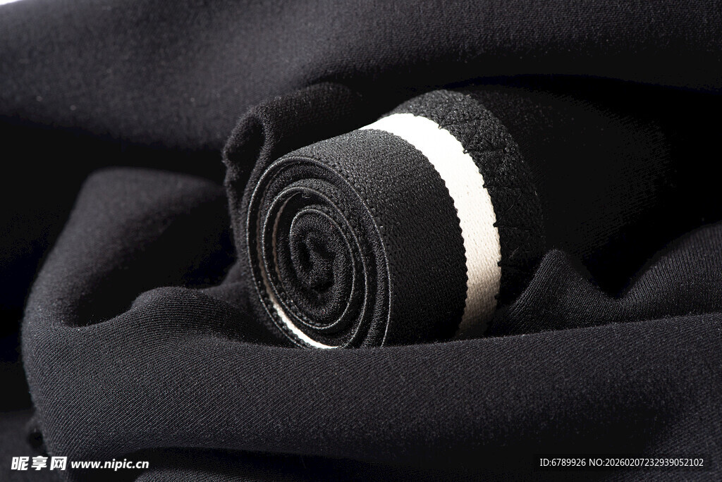 黑色裤袜的腰部卷状