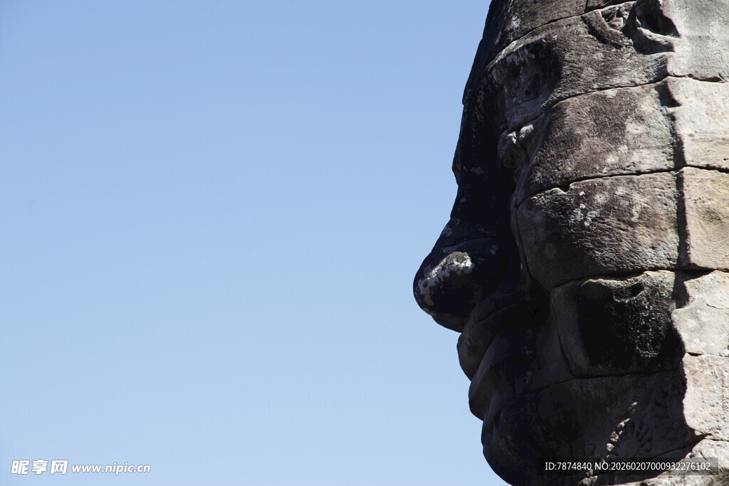 古老石像侧面特写