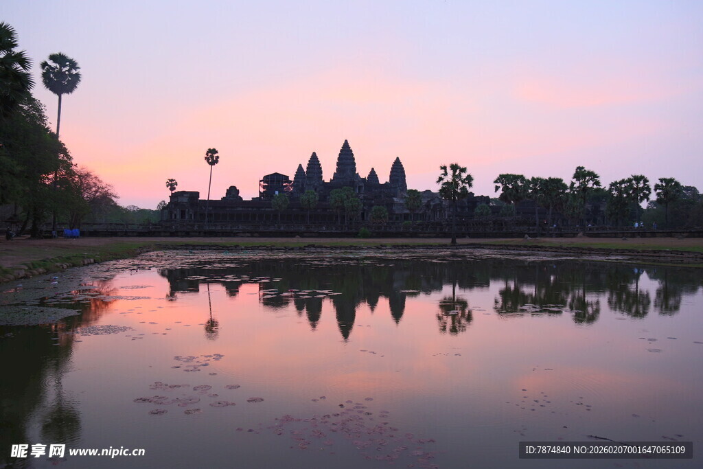 吴哥窟日出倒影美景